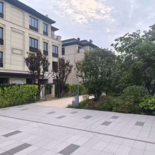 石家庄 芝麻白与芝麻白搭配铺装，尺寸1200*600