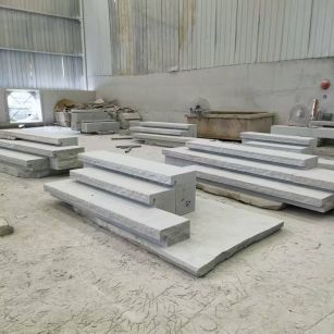 石家庄 整石台阶（大面火烧+侧面自然面），出货前厂内拼装