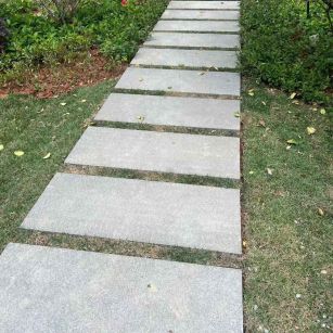 石家庄 芝麻黑小区踏步、汀步石铺装效果