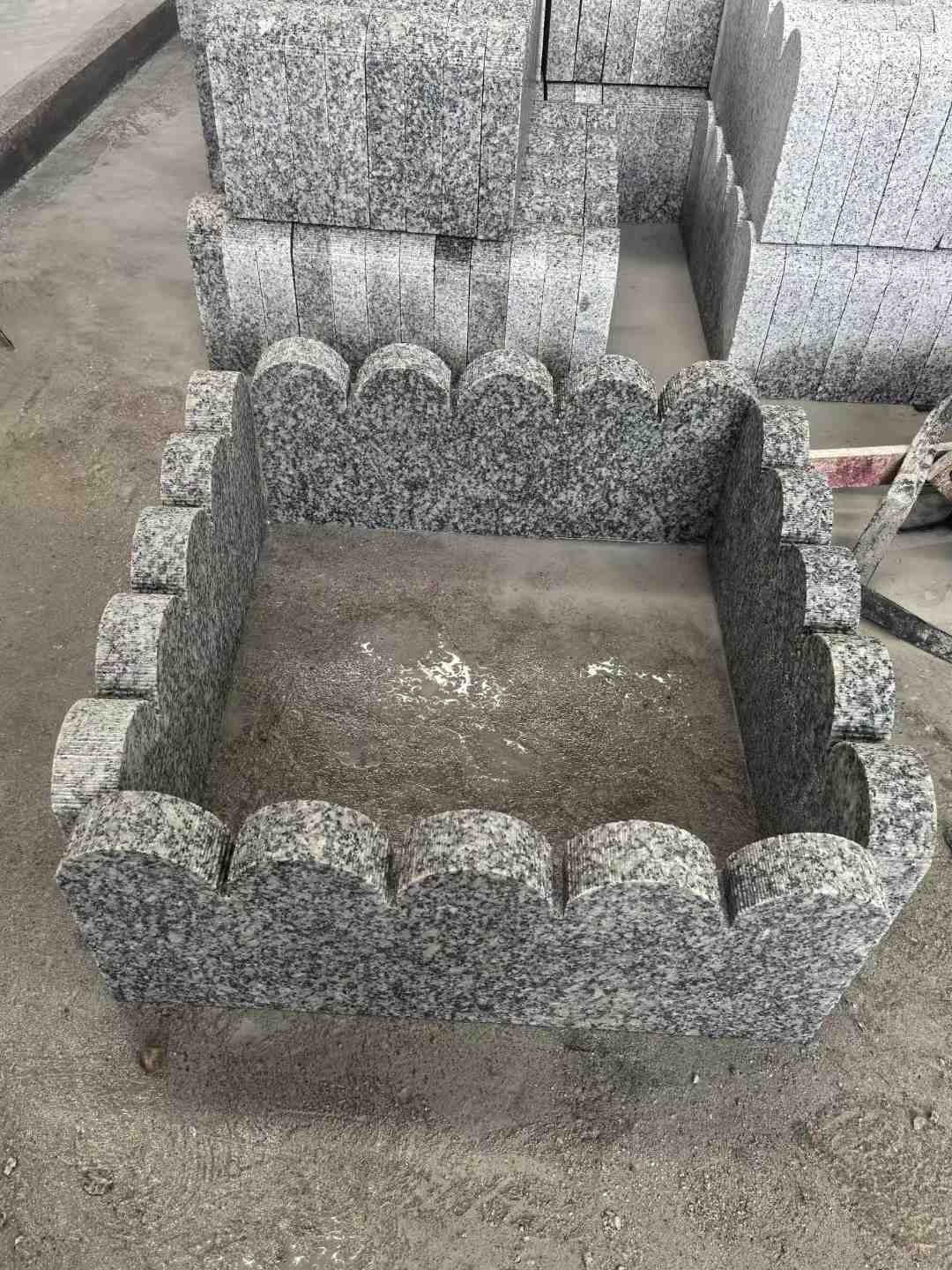 石家庄 花边石、花坛围栏石、花池界石、菜园栅栏石、镶边石、波浪状界石介绍
