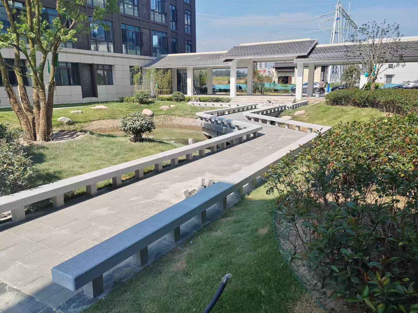 石家庄 芝麻灰小区坐凳&栏杆安装效果