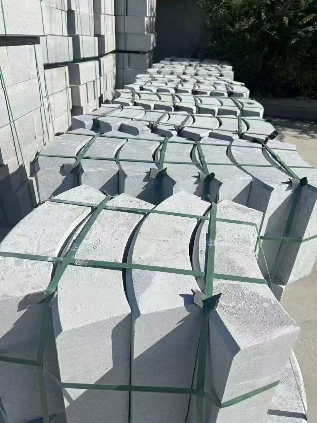 石家庄 芝麻灰弧形路沿石